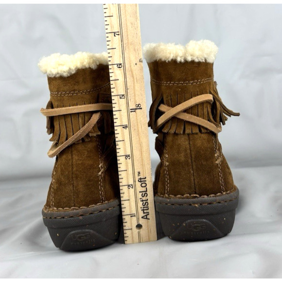 UGG Gaviota Ankle Boots Womens Size 6 EUR 37 Tan Suede Leather Sheepskin Fringe - Picture 9 of 16